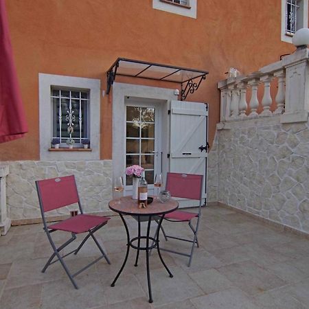 Chez Amali - Stielvolle Ferienwohnung In Der Provence Mit Terrasse Brignoles Ngoại thất bức ảnh