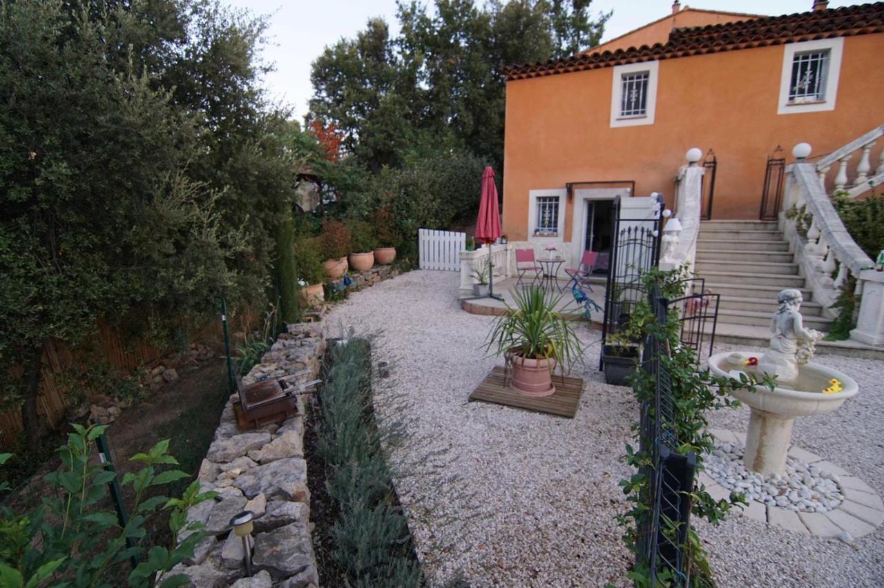 Chez Amali - Stielvolle Ferienwohnung In Der Provence Mit Terrasse Brignoles Ngoại thất bức ảnh